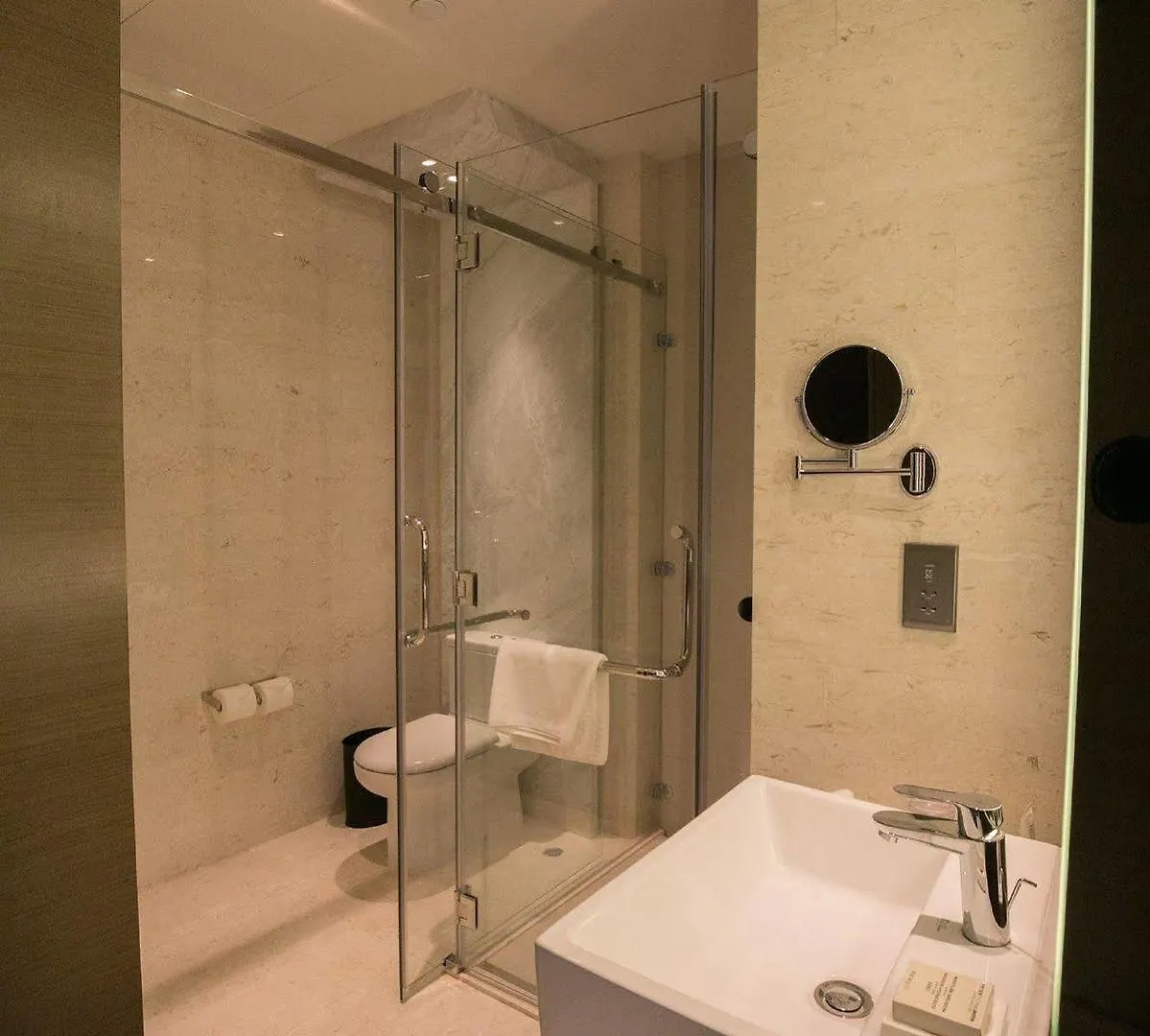 Hilton Garden Inn Hong Kong Mongkok 3*,